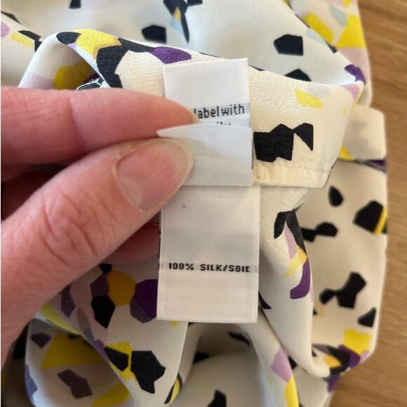 Diane Von Furstenberg Sleeveless Abstract Silk Blouse Size S Multicolor Flaw - Picture 6 of 9